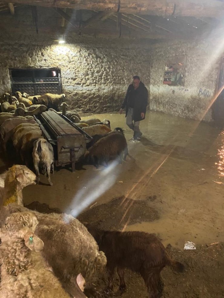 Aksaray’da dereler taştı, 15 evi su bastı