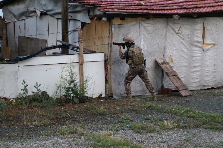 Ankara merkezli 8 ilde uyuşturucu çetesine 'süpürme' operasyonu: 75 gözaltı kararı