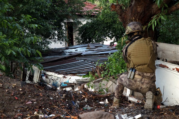 Ankara merkezli 8 ilde uyuşturucu çetesine 'süpürme' operasyonu: 75 gözaltı kararı