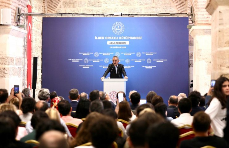 Bakan Özer: İlk defa yazın kütüphaneler açık olacak