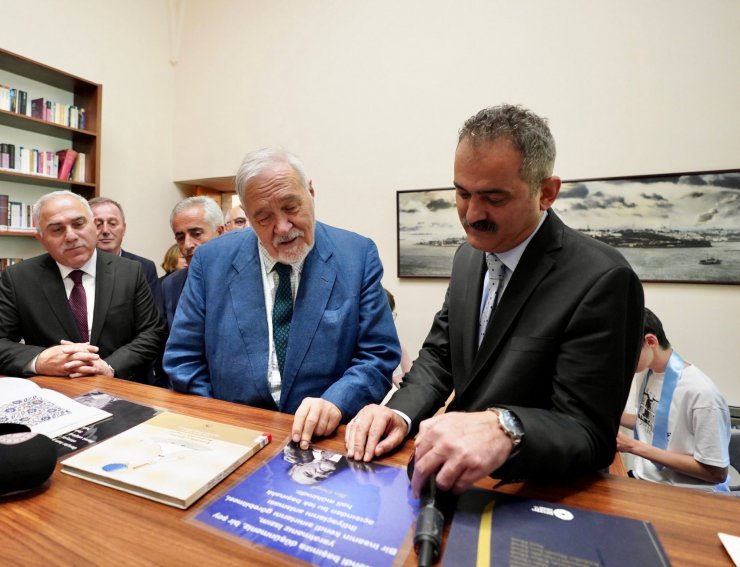 Bakan Özer: İlk defa yazın kütüphaneler açık olacak