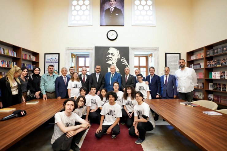 Bakan Özer: İlk defa yazın kütüphaneler açık olacak