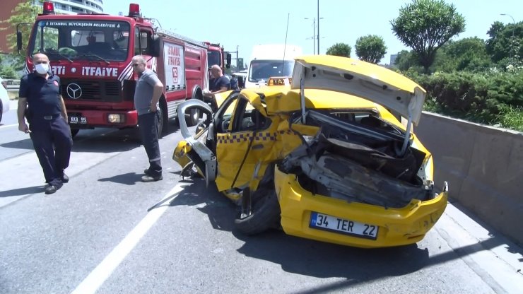 Bayrampaşa’da zincirleme kaza: 3 yaralı