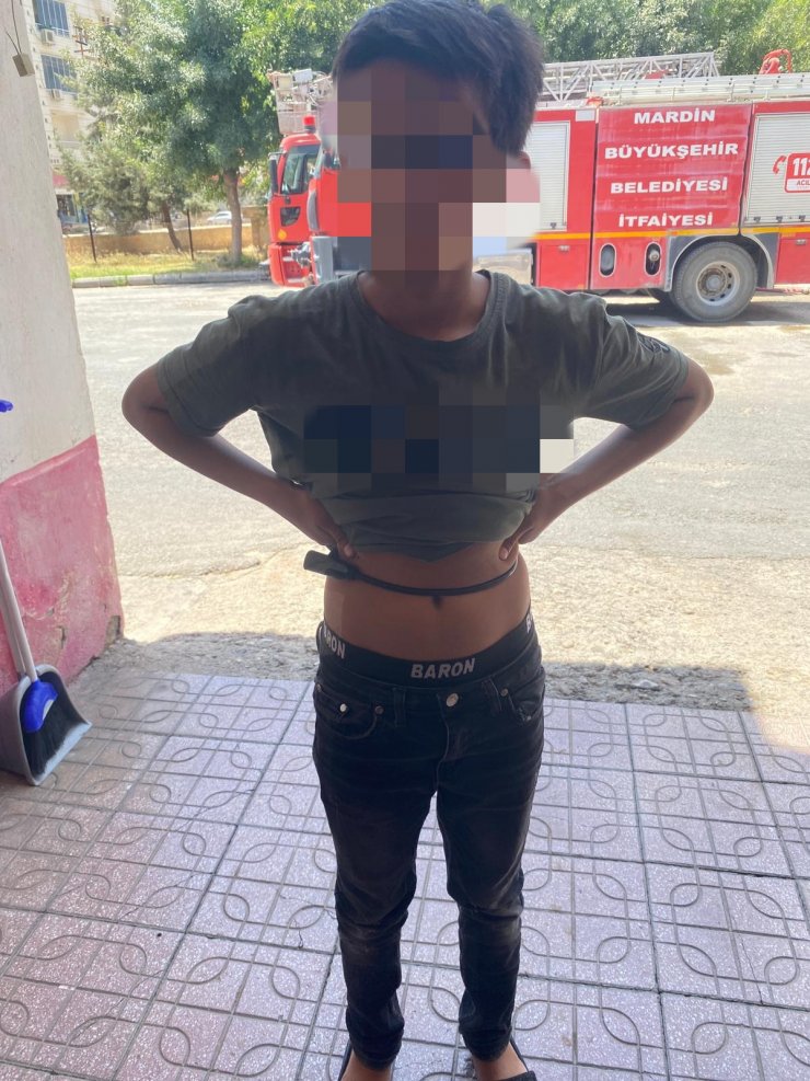 Çelik bisiklet kilidini beline kilitledi