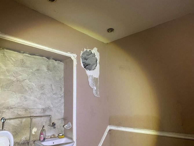 Duvarı delip 900 bin liralık altın çalan hırsız tutuklandı