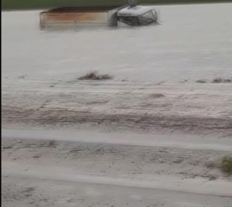 Ereğli'de selde mahsur kalan 2 kişi botla kurtarıldı