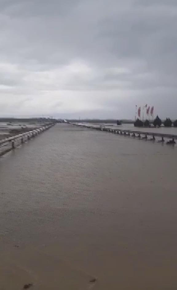 Ereğli'de selde mahsur kalan 2 kişi botla kurtarıldı