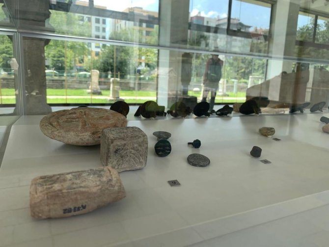 Eski çağlara ait onlarca mühür ziyaretçilerini bekliyor