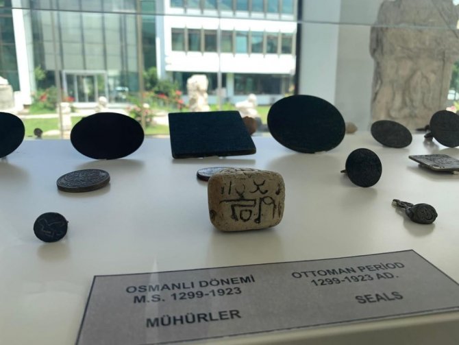 Eski çağlara ait onlarca mühür ziyaretçilerini bekliyor