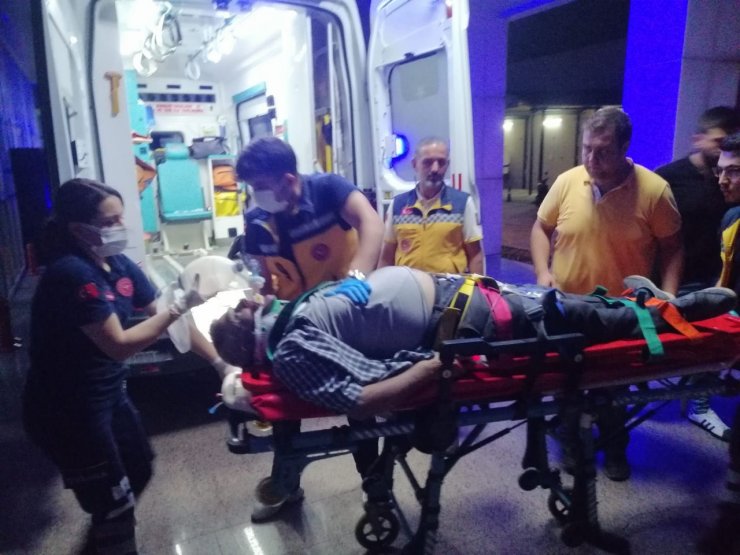 Evin duvarına çarpan otomobilin sürücüsü kaçtı