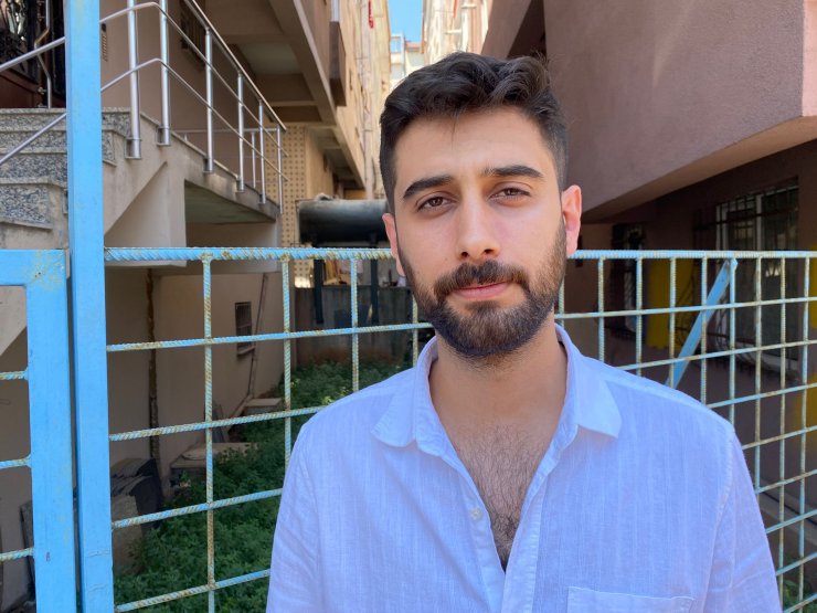 Evinin önüne park ettiği otomobili kurşunlandı