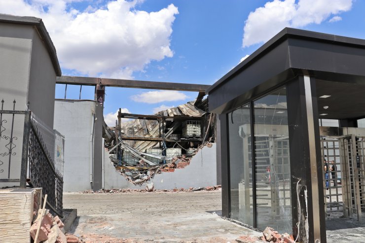 Kozmetik fabrikasındaki yangında 8 bin metrekarelik kapalı alan zarar gördü