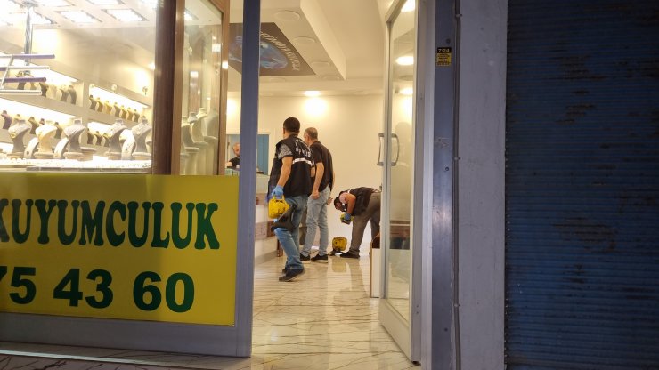 Kuyumcu silahla vurularak, altınları gasbedildi