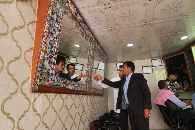 Müşterilerinden vesikalık fotoğraf toplayan berberden 'anı köşesi'