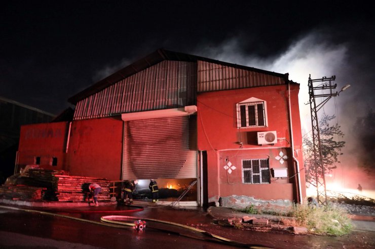 Orman ürünleri işleyen fabrikada yangın