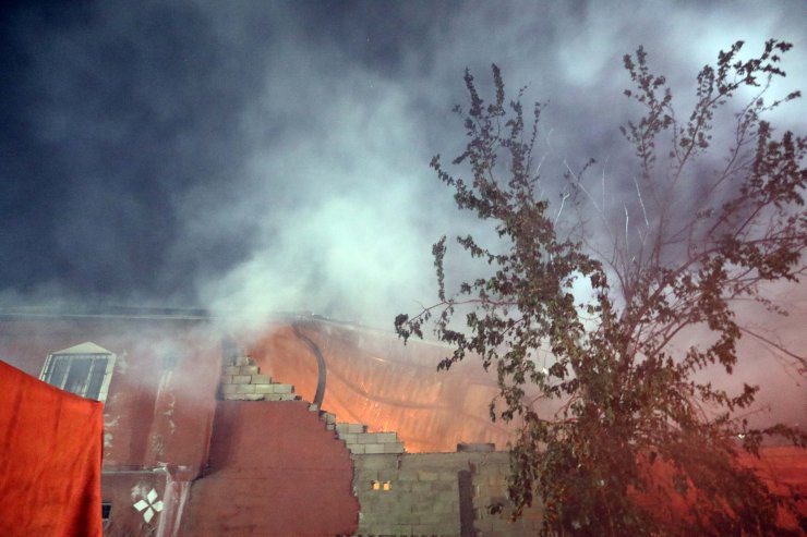 Orman ürünleri işleyen fabrikada yangın