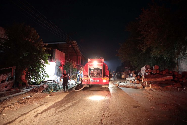 Orman ürünleri işleyen fabrikada yangın