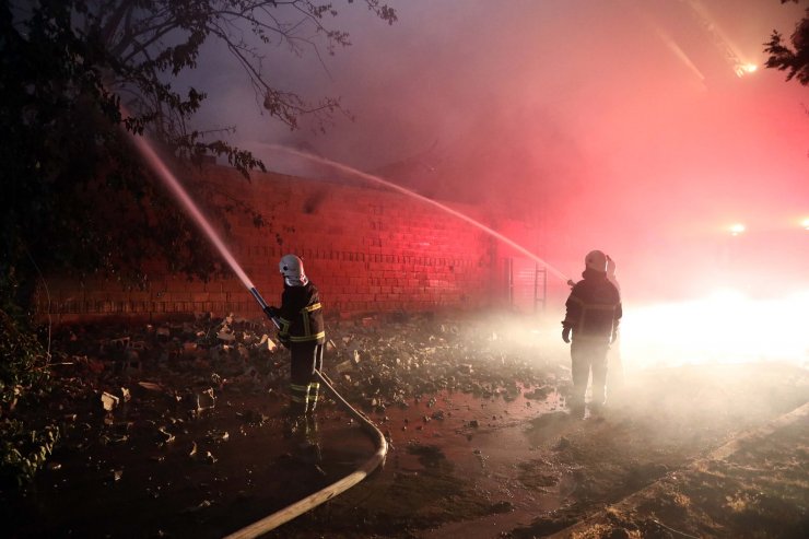 Orman ürünleri işleyen fabrikada yangın