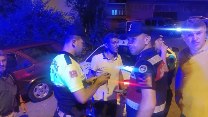 Otomobil evin duvarına daldı: 1 ölü