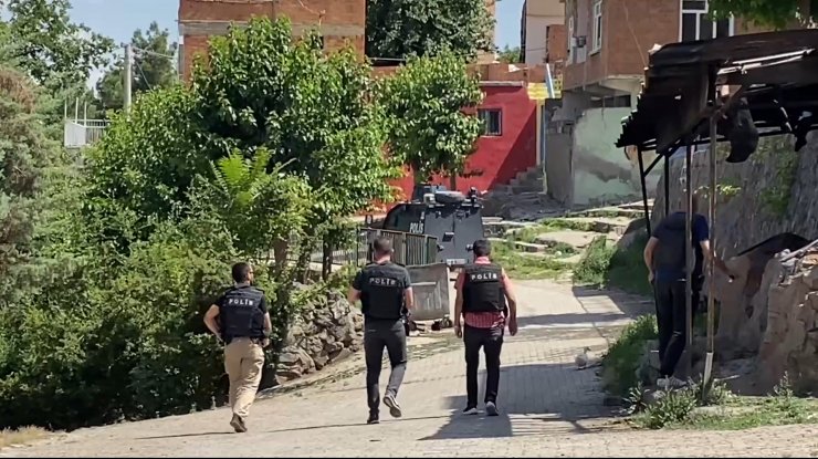 Silahlı kavgada, kadın ve çocuklar arada kaldı