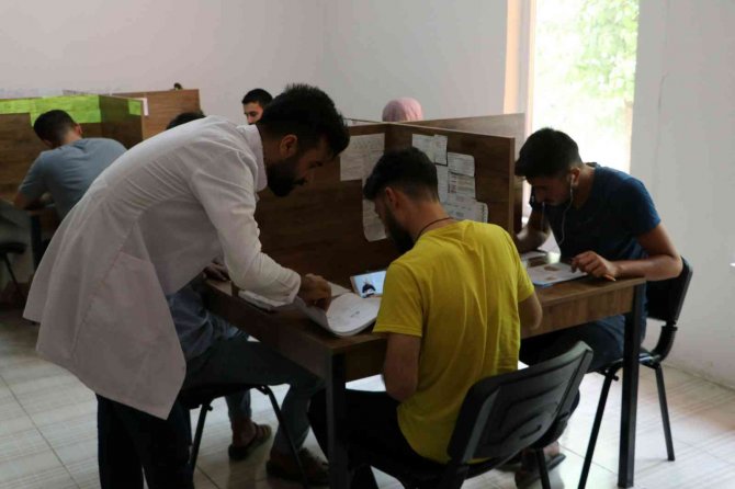 Sınavlara hazırlanan öğrencilere özel eğitim