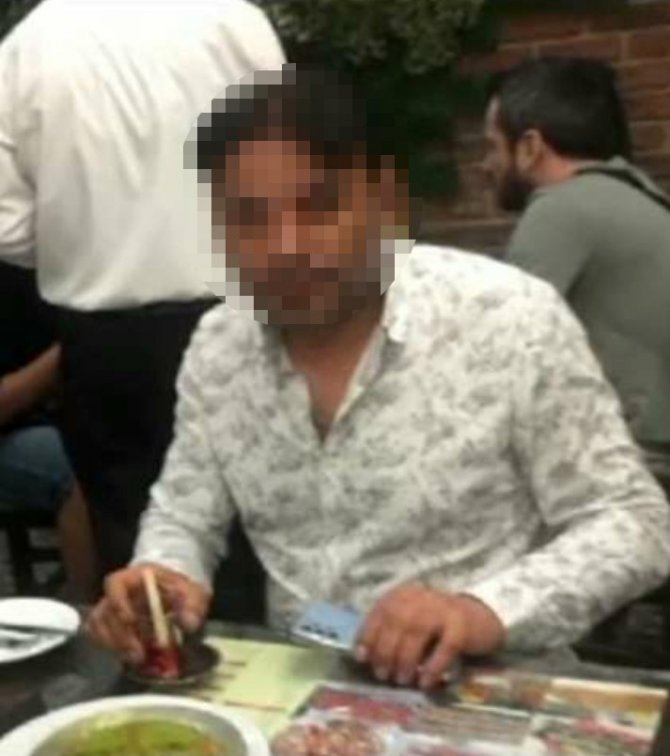 Sokak ortasında arabayı levye ile parçaladı