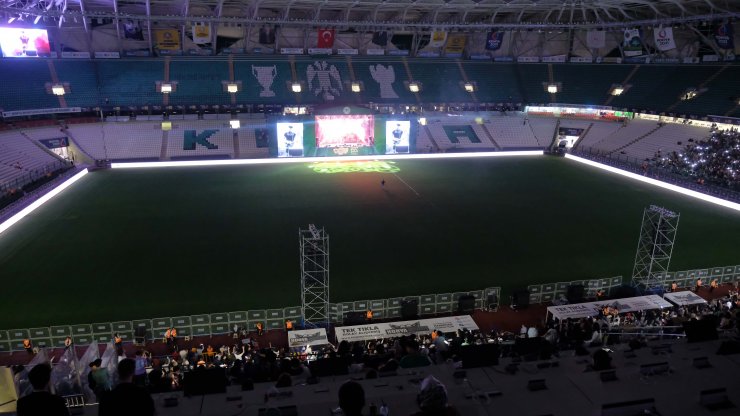 Stadyumdaki konserde ölümle dans