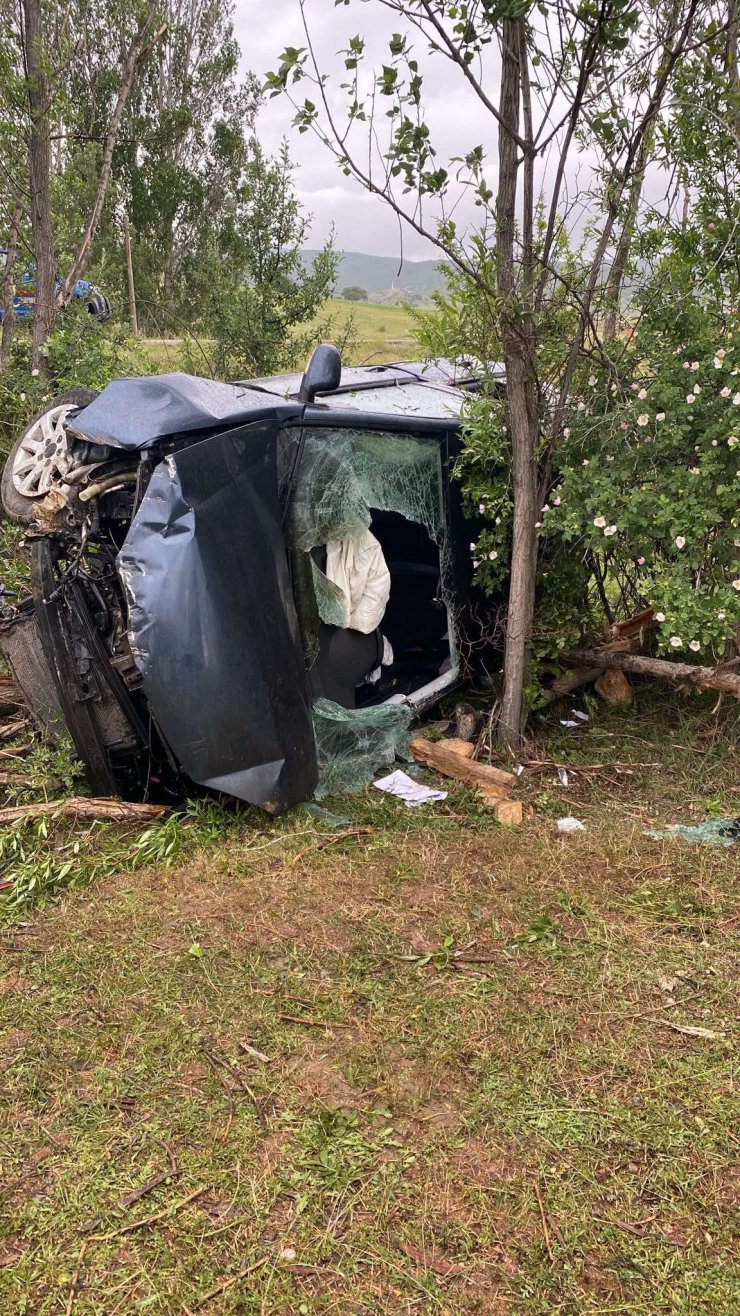 Takla atan otomobilin sürücüsü avukat Hüsna, ağır yaralandı