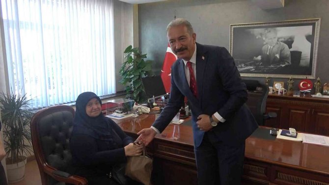 Telefon dolandırıcılarına kaptırdığı birikimini geri aldı