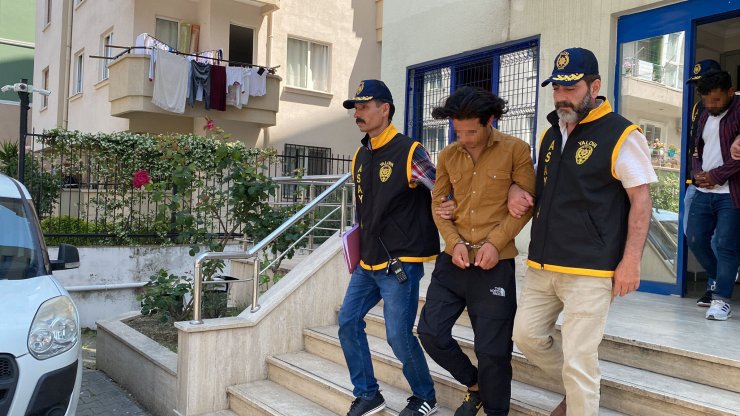 Telefonla aradıkları 2 kişiyi dolandıran şüpheliler yakalandı