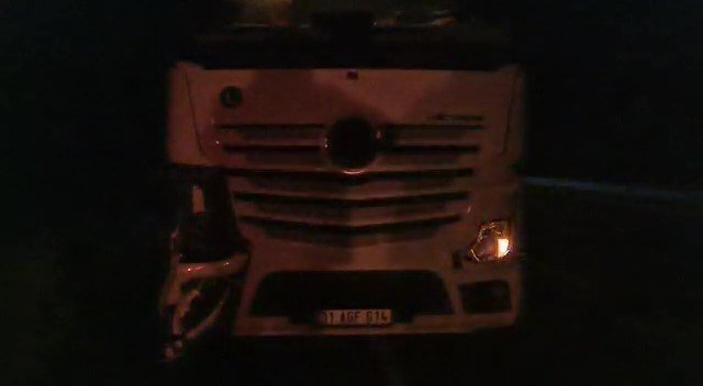 Tırın çarptığı genç ağır yaralandı