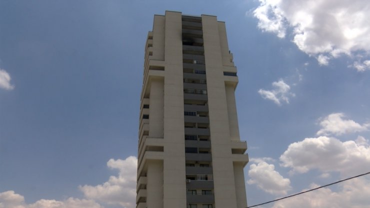 Yangın çıkan evin kapısını açmak isterken ölmüş