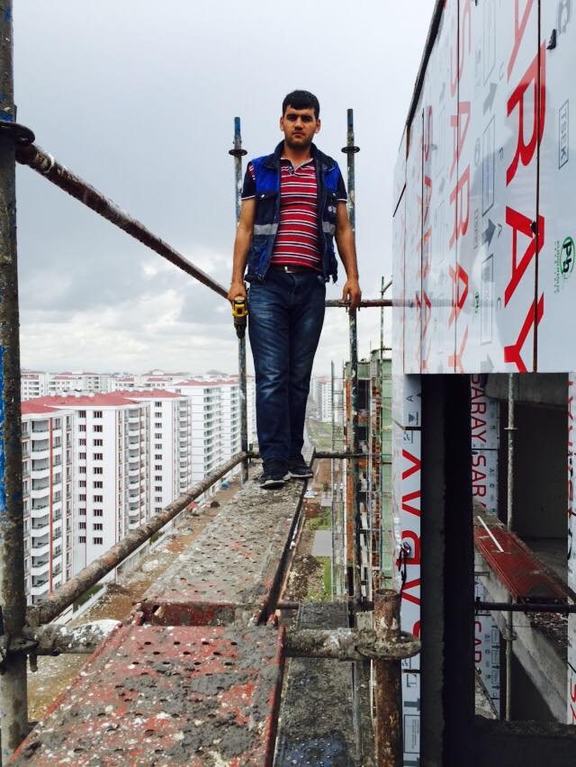 Yangın çıkan evin kapısını açmak isterken ölmüş