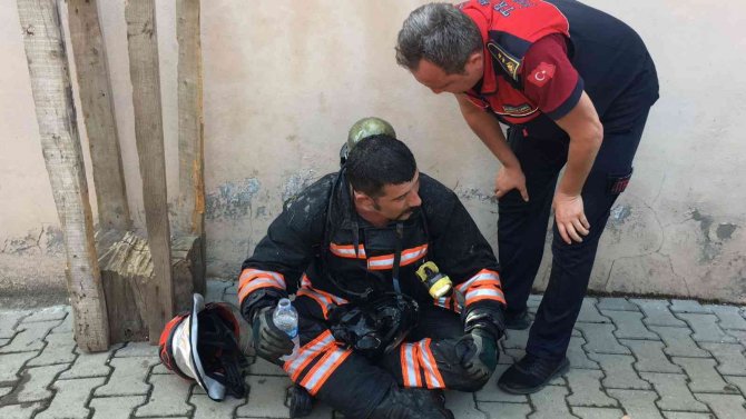 Çatı yangını paniğe neden oldu