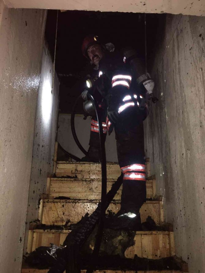 Çatı yangını paniğe neden oldu