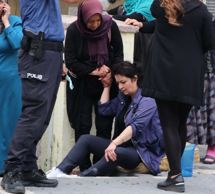 Ev sahibiyle tartışan 2 kardeş, oturdukları daireyi yaktı