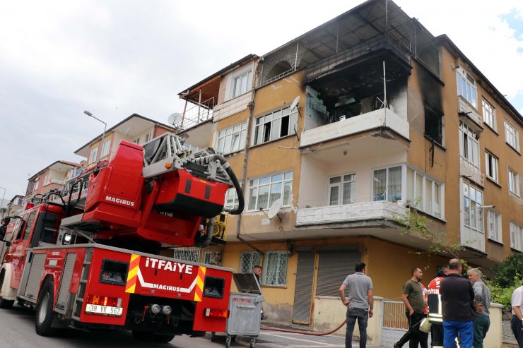 Ev sahibiyle tartışan 2 kardeş, oturdukları daireyi yaktı