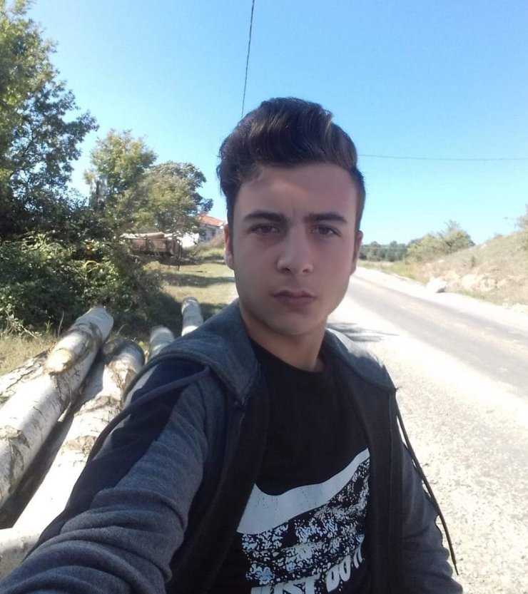 Evde çıkan yangında lise öğrencisi yaşamını yitirdi