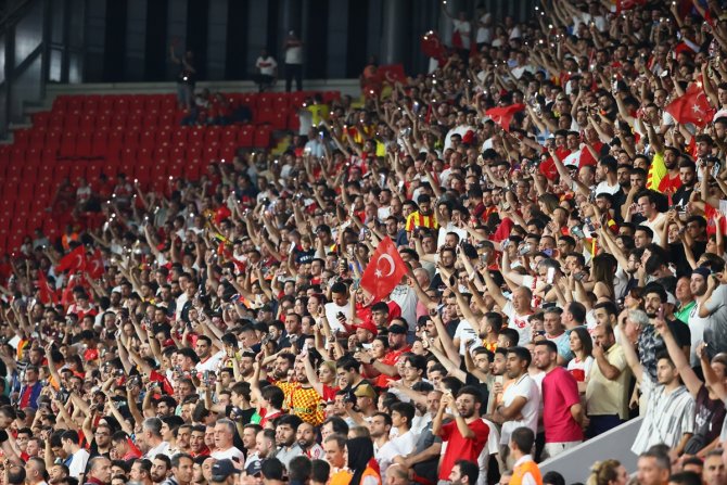 Milliler 4'te 4 yaptı