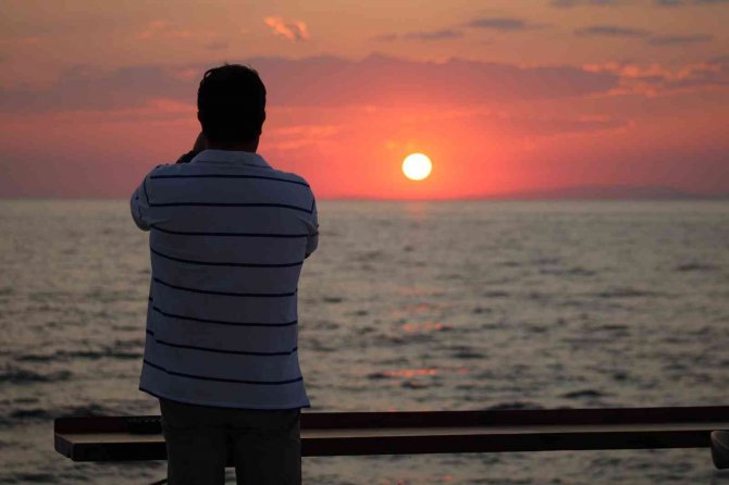 Gün batımı mest ediyor