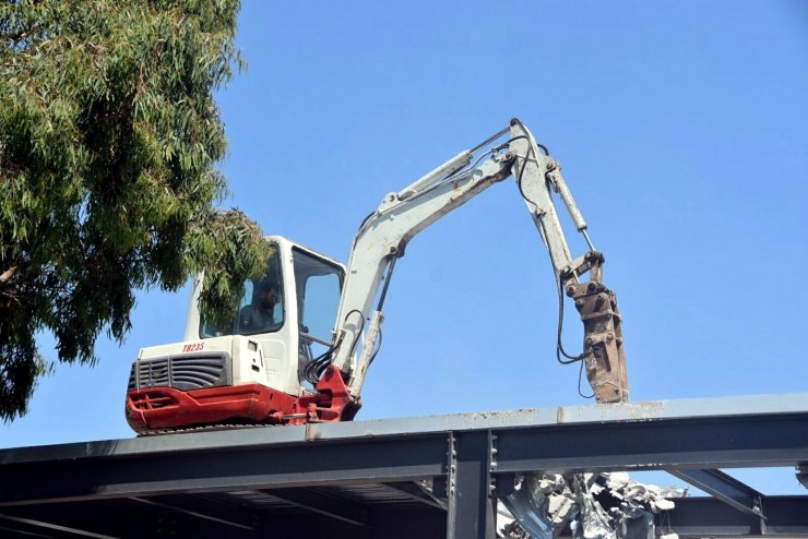 Kaçak yapılar yıkıldı