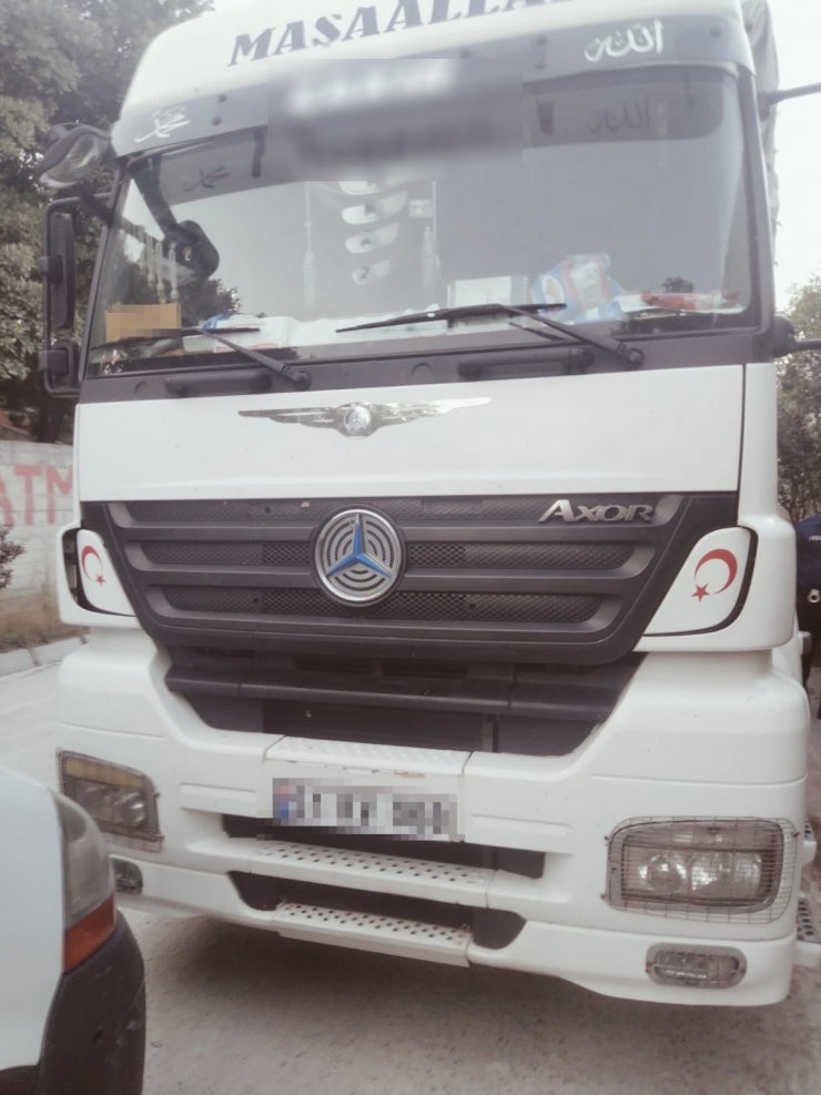 Kamyonetin kasasında 44 mülteci yakalandı