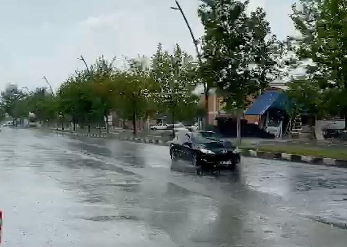 Manisa'da sağanak ve fırtına günlük yaşamı olumsuz etkiledi