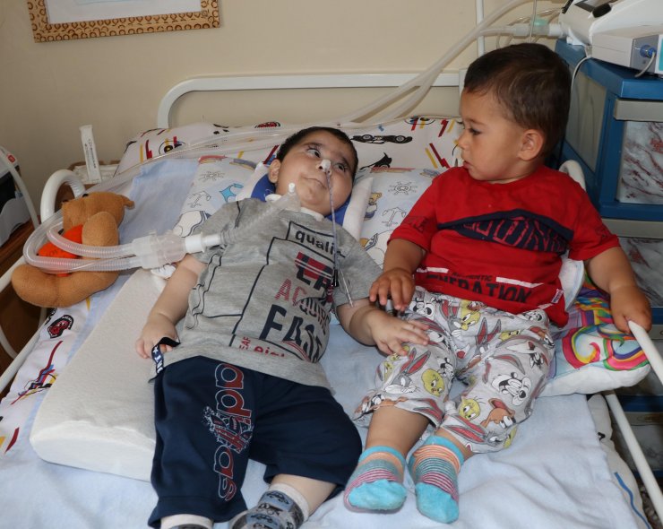 SMA, ikiz bebeklerden Metin'i seçti