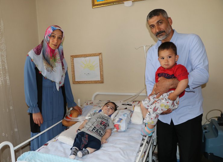 SMA, ikiz bebeklerden Metin'i seçti