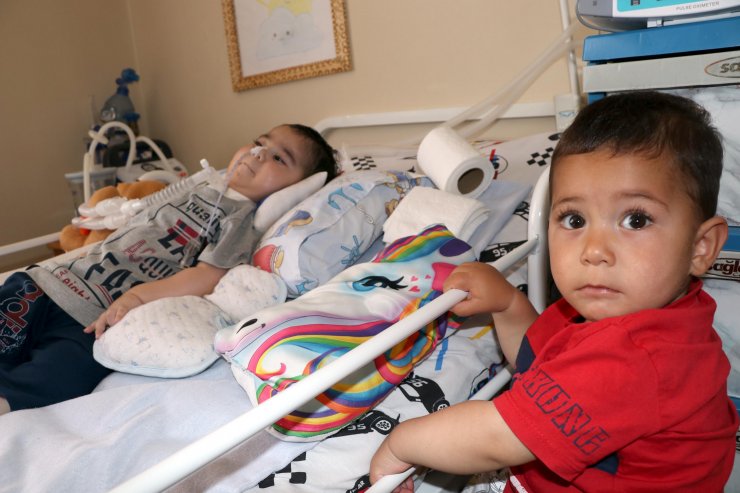 SMA, ikiz bebeklerden Metin'i seçti