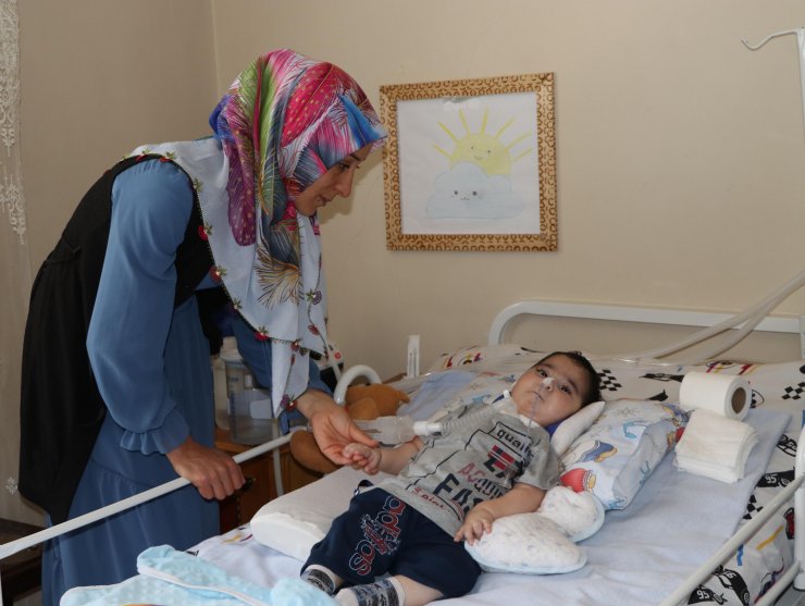 SMA, ikiz bebeklerden Metin'i seçti