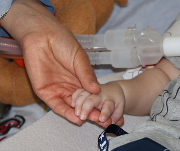 SMA, ikiz bebeklerden Metin'i seçti