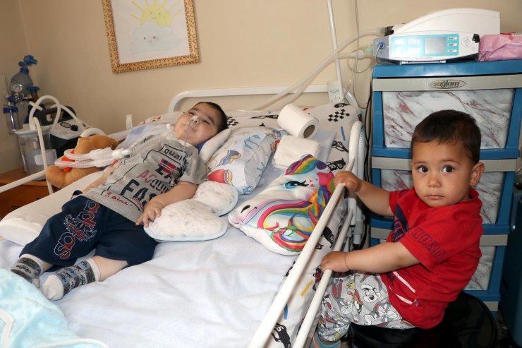 SMA, ikiz bebeklerden Metin'i seçti