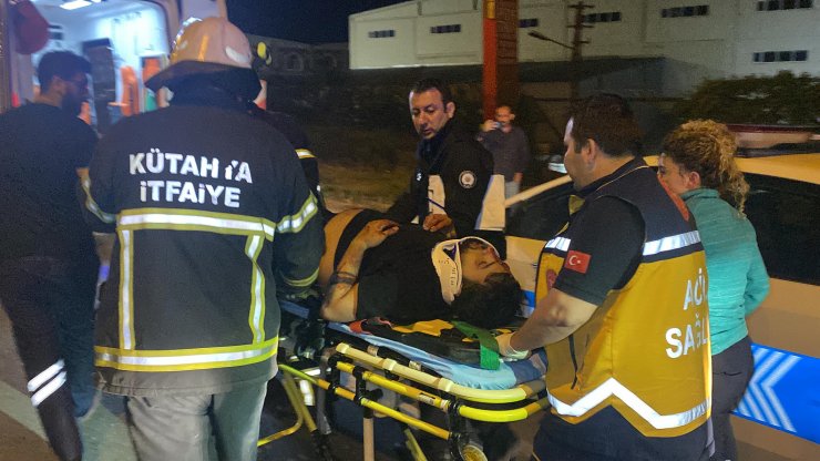 Takla atıp, ters dönen otomobildeki 2 kişi ağır yaralandı